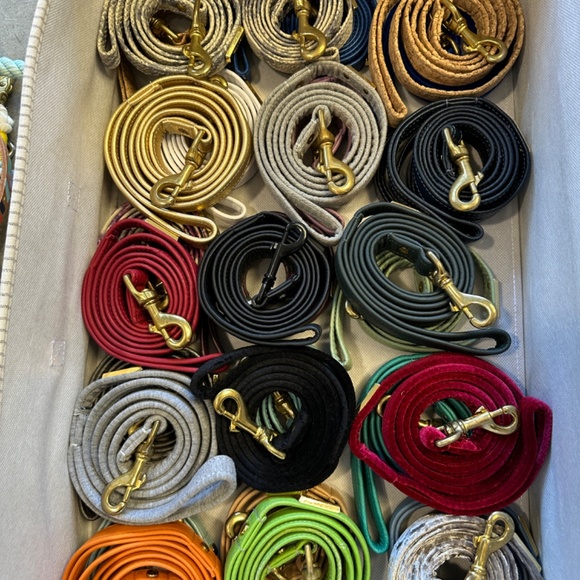 Hound Collection Velvet Dog Leash Gold Bar Logo - Picture 5 of 6